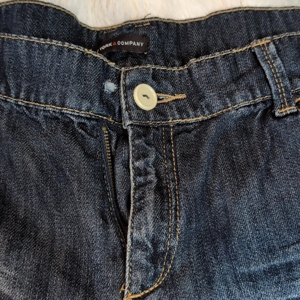 New York & Co High Waisted Dark Wash Distressed Denim Jean Shorts SZ 14